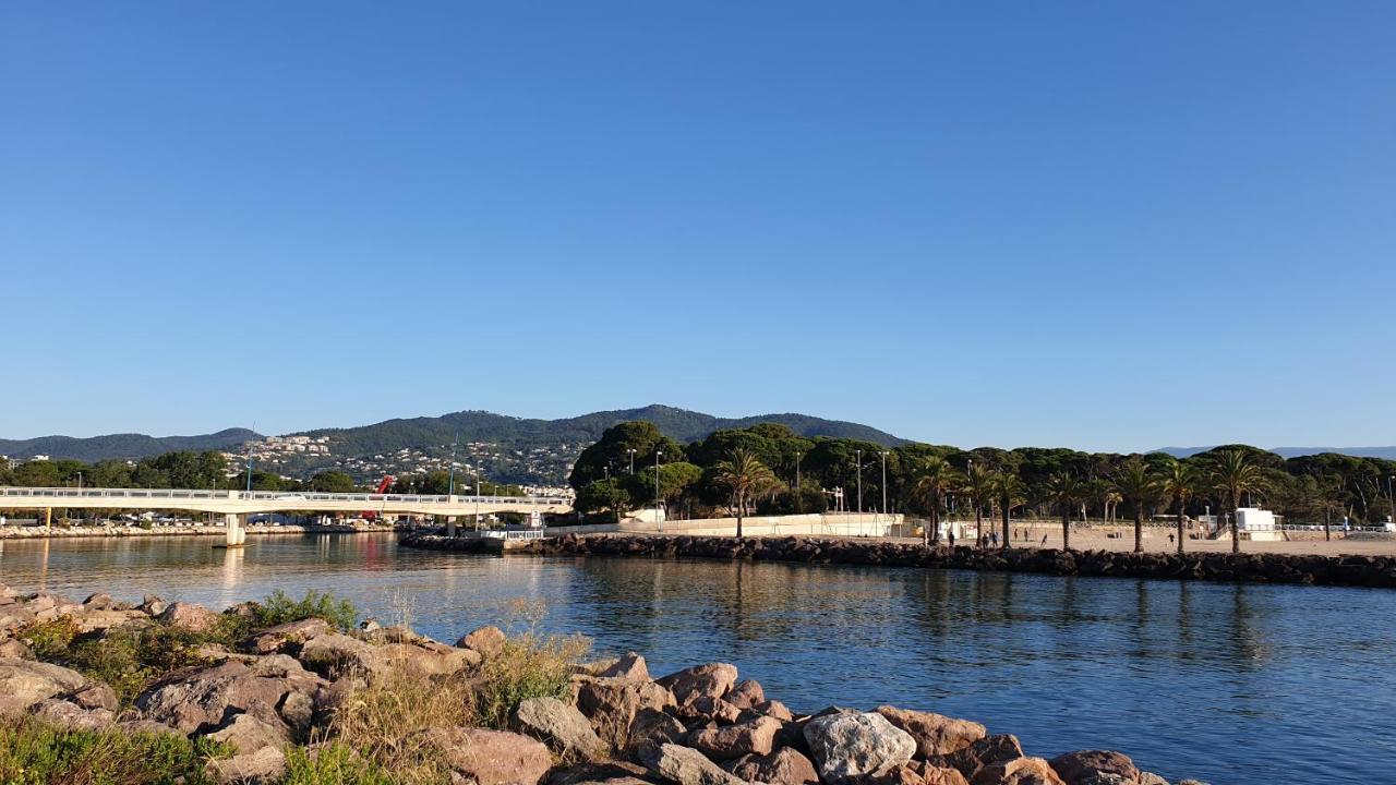 Garden And Beach Sea View Apartment Cannes Mandelieu Eksteriør bilde