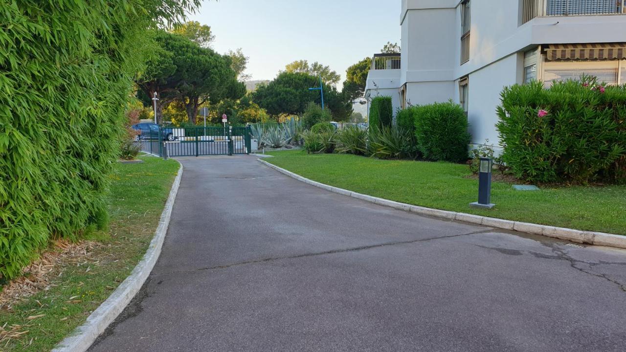 Garden And Beach Sea View Apartment Cannes Mandelieu Eksteriør bilde